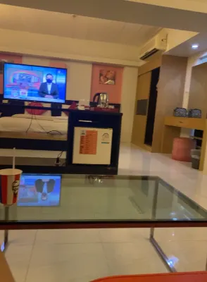 The One Surat Espaces publics Photos