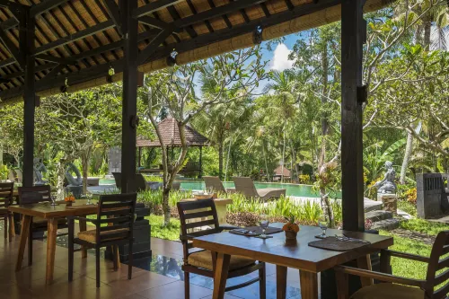 Agung Raka Resort & Villa Makanan Photos