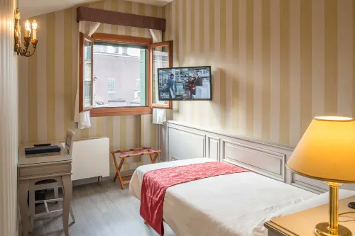 Hotel La Fenice et des Artistes Featured Photos