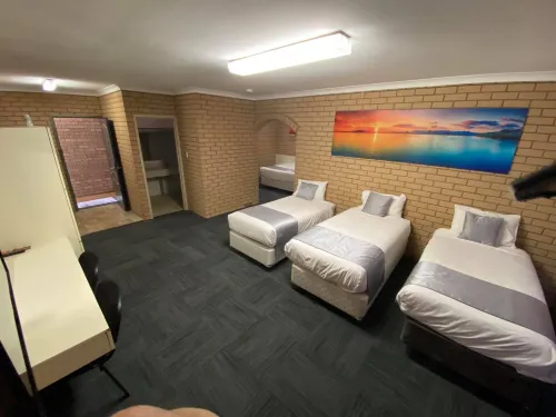 Carnarvon Motel Rooms Photos