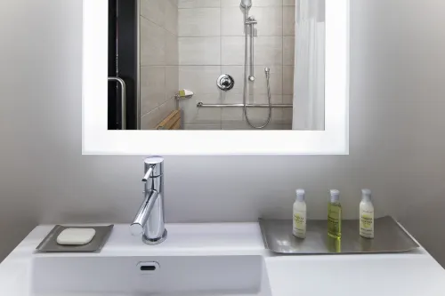 Doubletree by Hilton New York Times Square West Rooms Photos