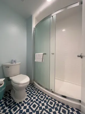Universal’s Endless Summer Resort – Surfside Inn and Suites Rooms Photos