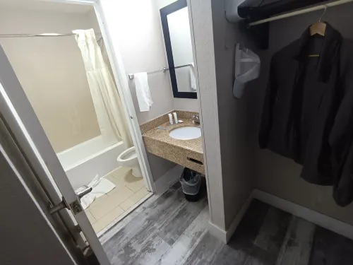 Quality Inn Miami Airport - Doral Rooms Photos