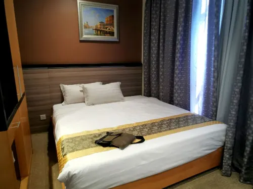 Hallmark View Hotel Zimmer Photos