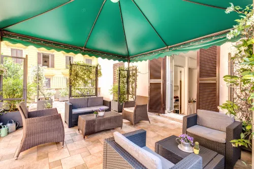 Roman Terrace Featured Photos