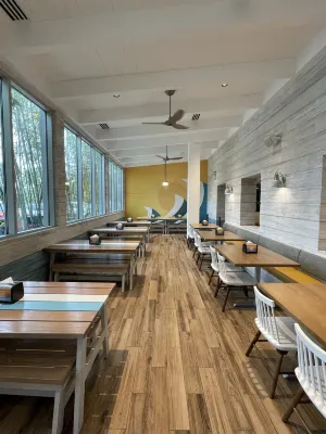 Universal’s Endless Summer Resort – Surfside Inn and Suites Photos