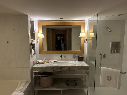 Lebua at State Tower Rooms Photos
