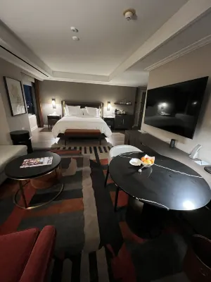 Four Seasons Hotel Embarcadero Rooms Photos