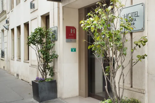 Hotel Eiffel Capitol Exterior Photos