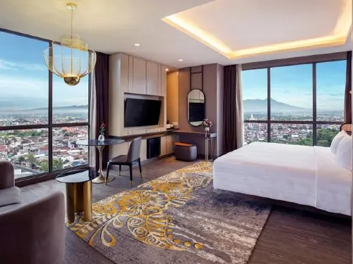 Hotel Ciputra World Surabaya managed by Swiss-Belhotel International  Kamar Photos