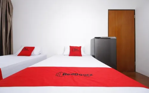 RedDoorz Plus Near Plaza Indonesia Rum Photos