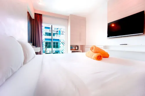 Mirage Express Patong Phuket Hotel Номера Photos