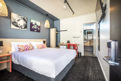 Nightcap at Monash Hotel Featured Photos