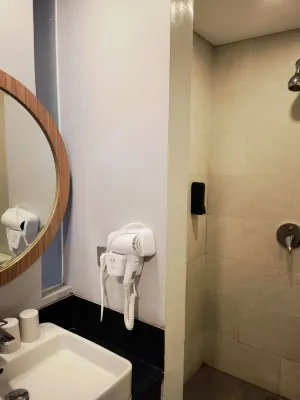 Sans Hotel Puri Indah Jakarta Phòng Photos