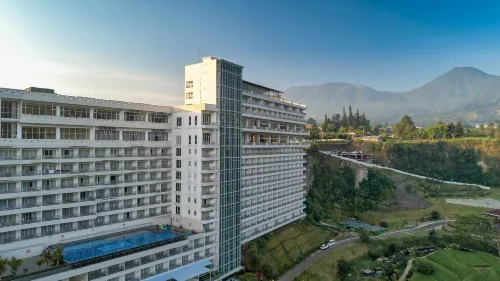 Le Eminence Hotel Convention & Resort Ciloto - Puncak Eksterior Photos