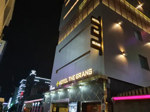 HY Realty Hotel Exterior Photos
