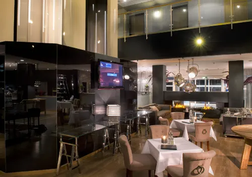 Wyndham Hannover Atrium Dining Photos