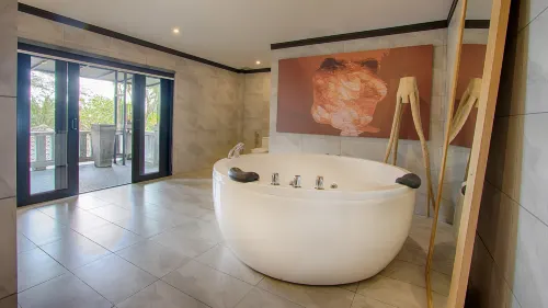 Lot 33 Boutique Hotel Rooms Photos
