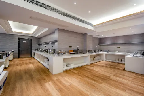 Nanning Jinshuiwan International Hotel ( Nanhu Park Macun Subway Station) Питание Photos