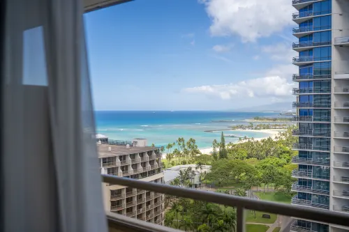 Embassy Suites by Hilton Waikiki Beach Walk Værelser Photos