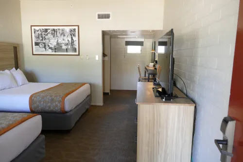 Yavapai Lodge Rum Photos