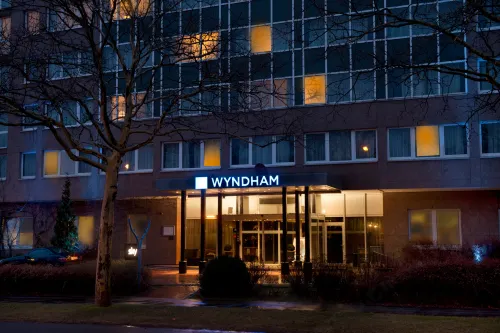 Wyndham Hannover Atrium Exterior Photos