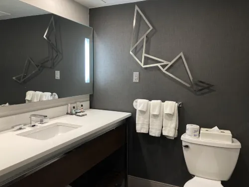 Toronto Marriott City Centre Hotel Rooms Photos