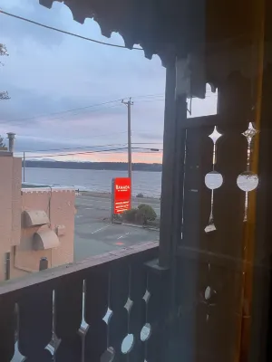 Ramada by Wyndham Campbell River Public Areas Photos