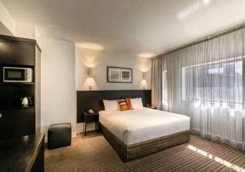 Causeway 353 Hotel Rooms Photos