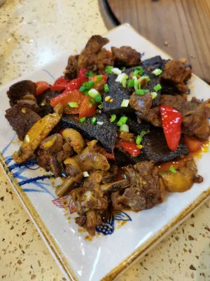 Fenghuang Barley Country Inn Dining Photos