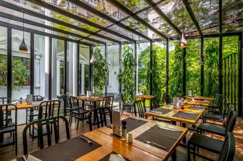 White Mansion Dining Photos