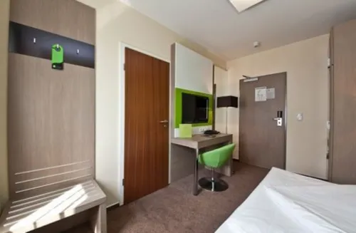Holiday Inn - the niu, Fusion Hamburg St. Georg Zimmer Photos