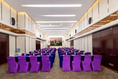 Park Lane Hotel (Foshan Shunde Lecong) Business Facilities Photos