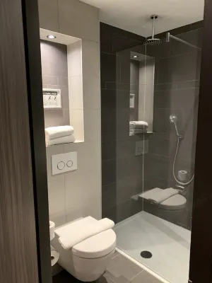 XO Hotels Park West Zimmer Photos