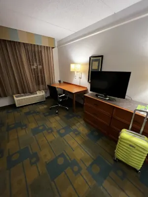 La Quinta Inn & Suites by Wyndham Charlotte Airport South Zimmer Photos