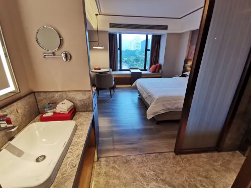 Meiqiu Holiday Hotel (Zhuhai Gongbei Port Branch) Rooms Photos