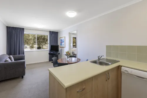 Ramada Encore By Wyndham Belconnen Canberra Rooms Photos