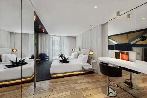 W London Kamar Photos