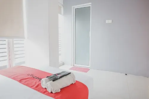 RedDoorz Plus @ Kapuk Business Park Kamar Photos