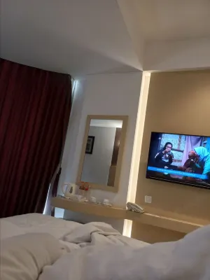 The Azana Hotel Airport Semarang Kamar Photos