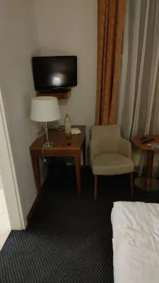 Hotel Carol Rooms Photos