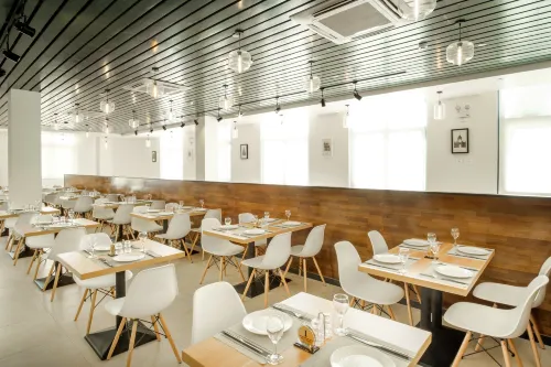 Nalagi Hotel Dining Photos