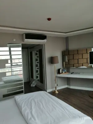 Elips Royal Hotel & Spa Zimmer Photos