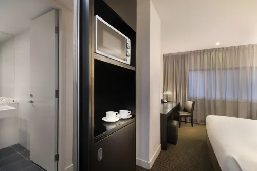 Causeway 353 Hotel Rooms Photos