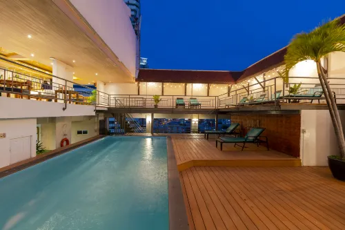 Pinnacle Lumpinee Park Hotel À proximité de l'hôtel Photos