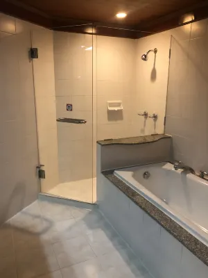 Duangtawan Hotel Chiang Mai Zimmer Photos