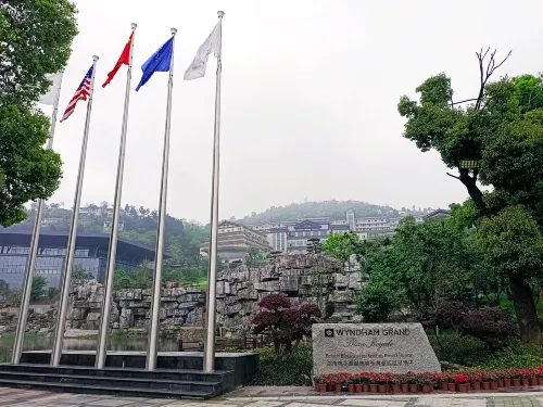Wyndham Grand Plaza Royale Peach Blossom Hot Springs Resort Hunan Near Hotel Photos