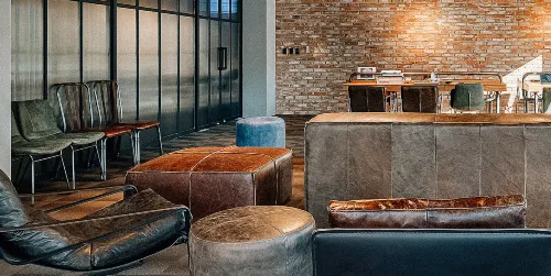 Hotel Alice and Trunk Area Publik Photos
