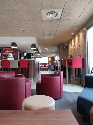 Campanile Villennes-Sur-Seine - Poissy - Hôtel rénové en 2024 Espaces publics Photos