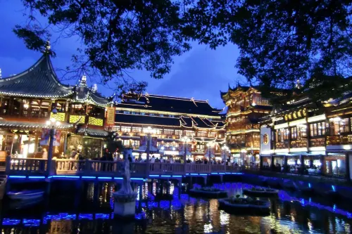 Waiting Hotel (Shanghai Bund Nanjing East Road Pedestrian Street) Featured Photos